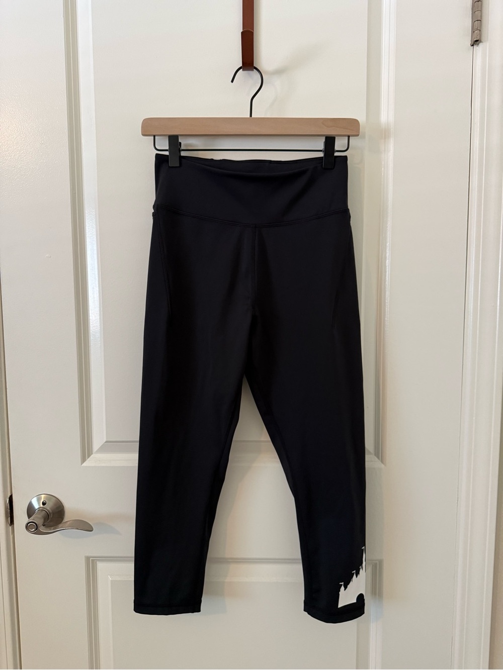 Disneyland High-Waist Cropped Active Leggings with Castle